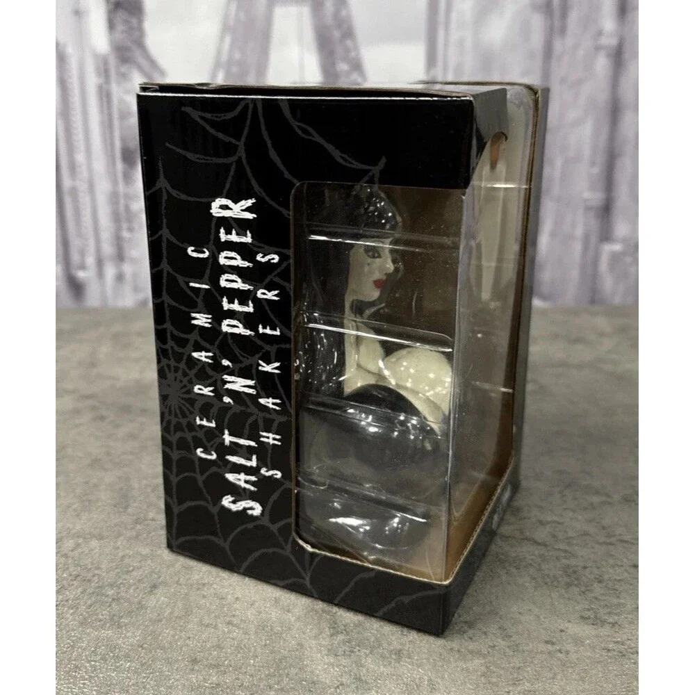 Kreepsville 666 elvira mistress